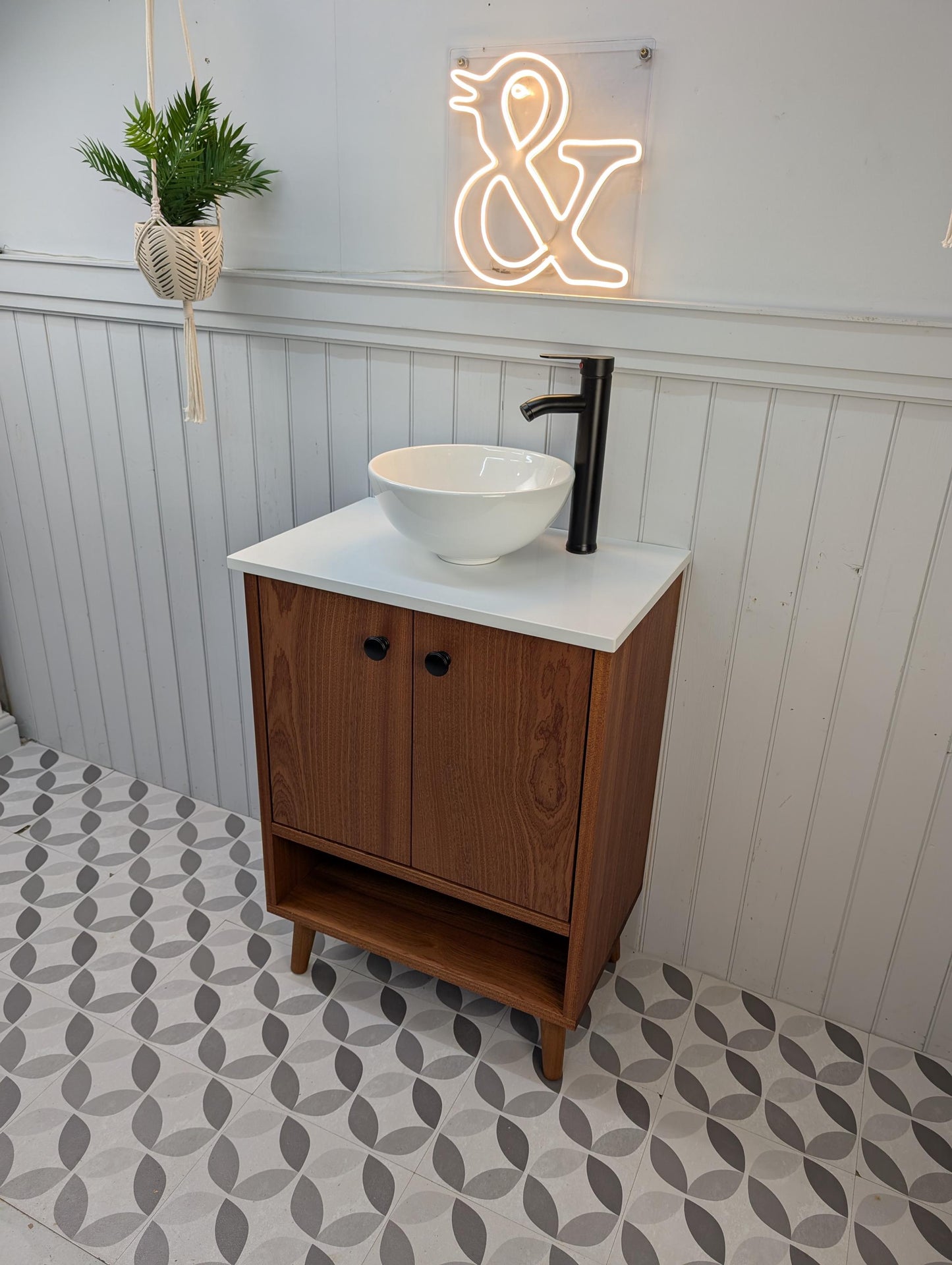 THE INGLEWOOD / A Handmade Solid Hardwood Bathroom Vanity Unit with Solid Quartz Countertop