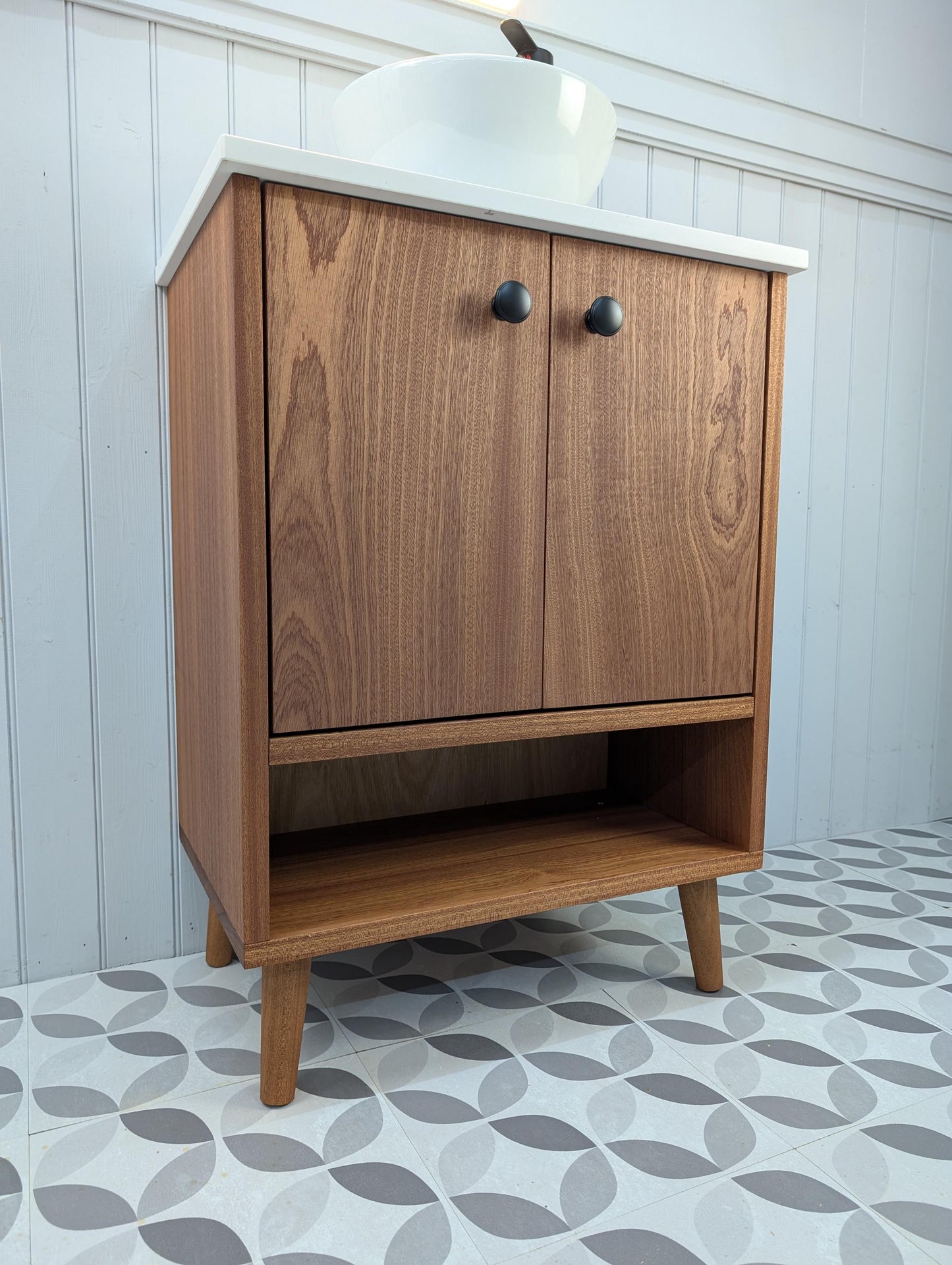 THE INGLEWOOD / A Handmade Solid Hardwood Bathroom Vanity Unit with Solid Quartz Countertop