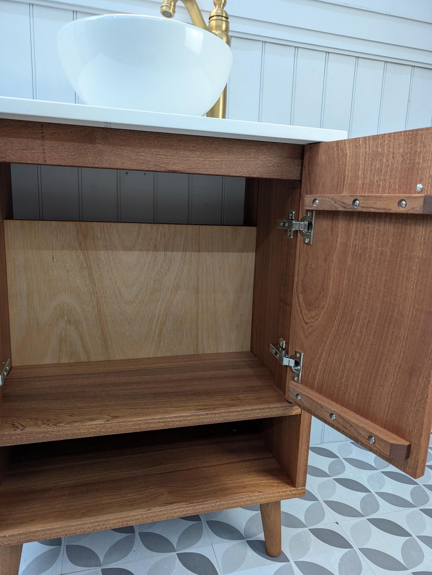 THE INGLEWOOD / A Handmade Solid Hardwood Bathroom Vanity Unit with Solid Quartz Countertop