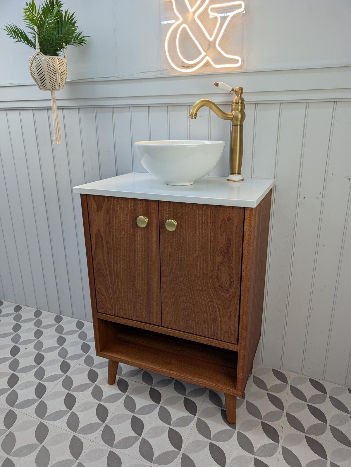 THE INGLEWOOD / A Handmade Solid Hardwood Bathroom Vanity Unit with Solid Quartz Countertop