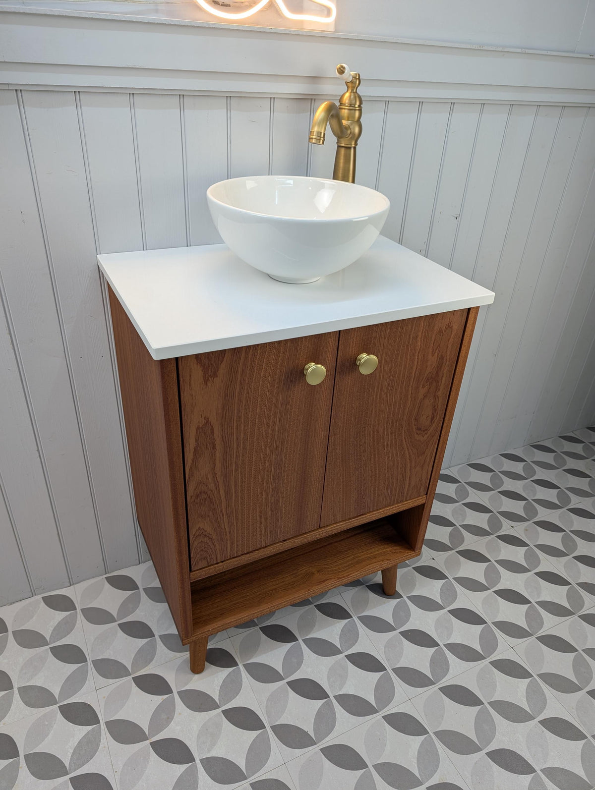 THE INGLEWOOD / A Handmade Solid Hardwood Bathroom Vanity Unit with Solid Quartz Countertop