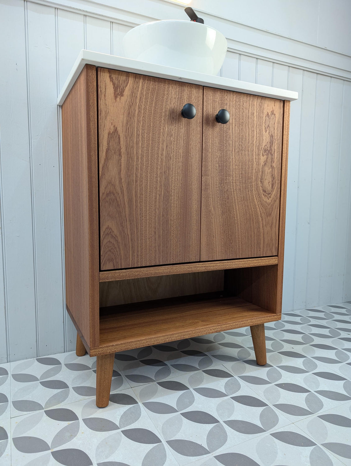 THE INGLEWOOD / A Handmade Solid Hardwood Bathroom Vanity Unit with Solid Quartz Countertop