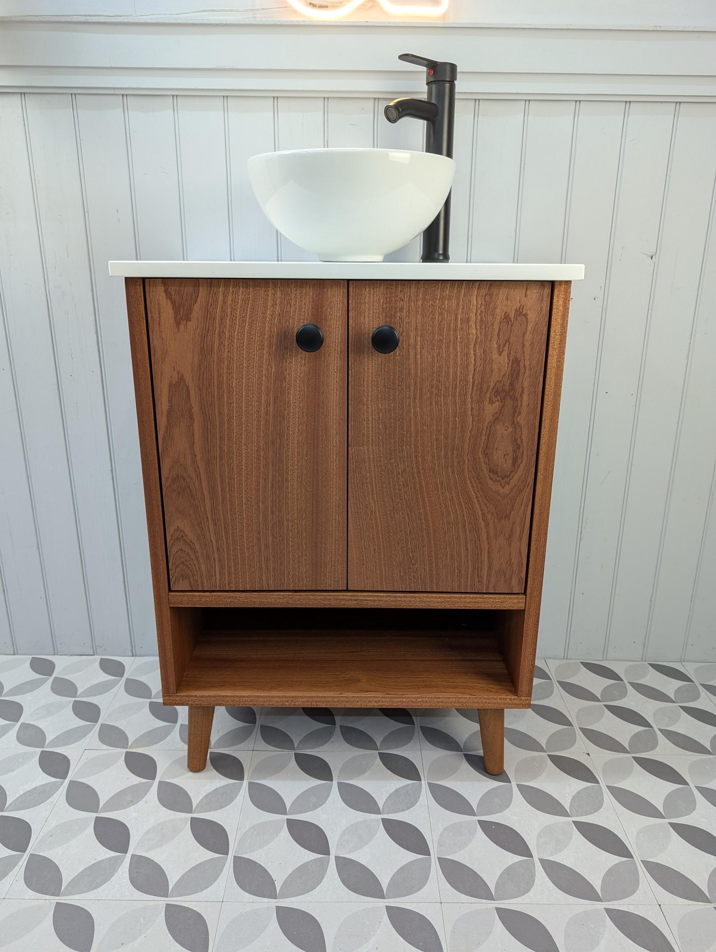 THE INGLEWOOD / A Handmade Solid Hardwood Bathroom Vanity Unit with Solid Quartz Countertop