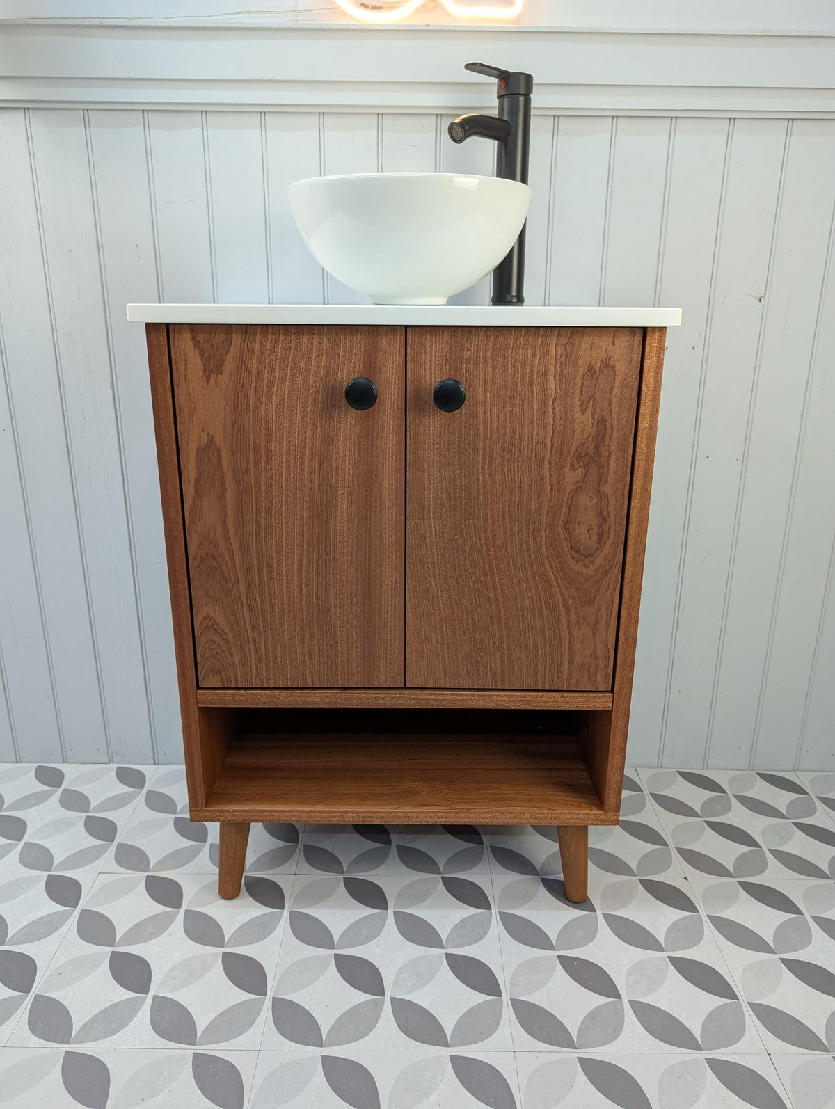 THE INGLEWOOD / A Handmade Solid Hardwood Bathroom Vanity Unit with Solid Quartz Countertop